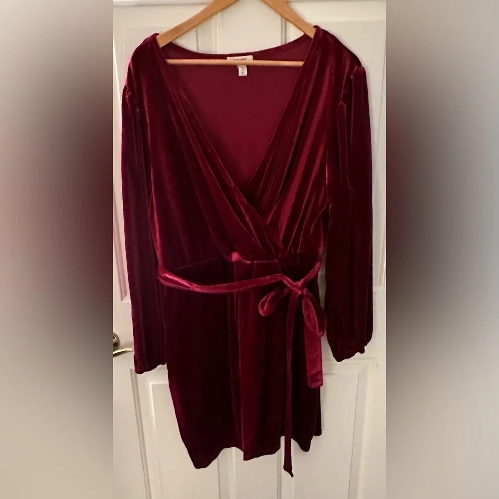 Nine West Size 1X Burgundy Long Sleeve Velvet Wrap Dress - Picture 2 of 6